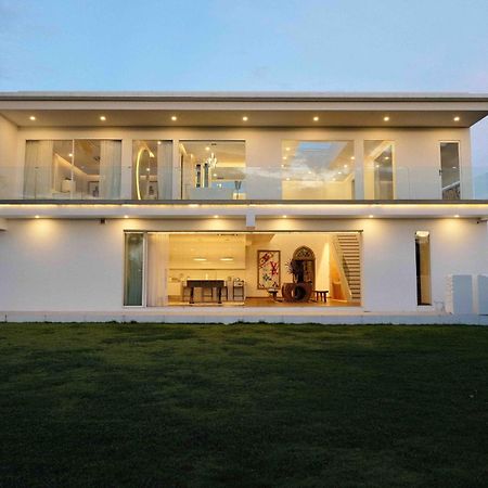 Palm Villa - Award Winning Modern Luxury & Exclusive Villa Resort チエンマイ エクステリア 写真