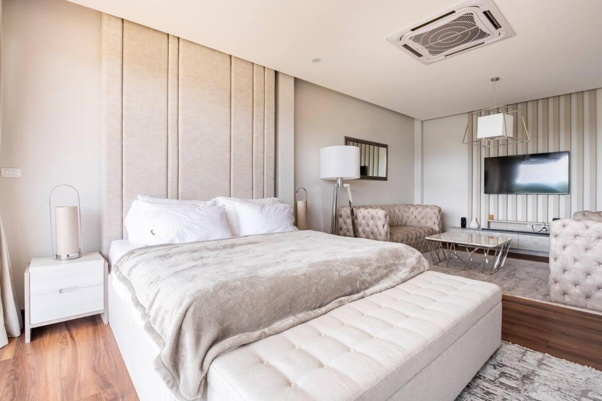 Palm Villa - Award Winning Modern Luxury & Exclusive Villa Resort チエンマイ エクステリア 写真