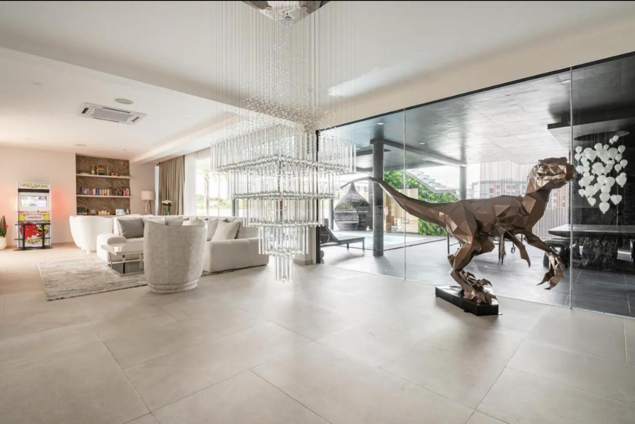 Palm Villa - Award Winning Modern Luxury & Exclusive Villa Resort チエンマイ エクステリア 写真