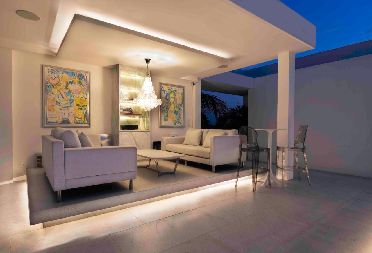 Palm Villa - Award Winning Modern Luxury & Exclusive Villa Resort チエンマイ エクステリア 写真
