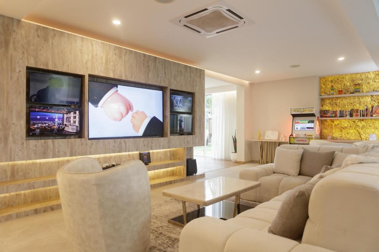 Palm Villa - Award Winning Modern Luxury & Exclusive Villa Resort チエンマイ エクステリア 写真